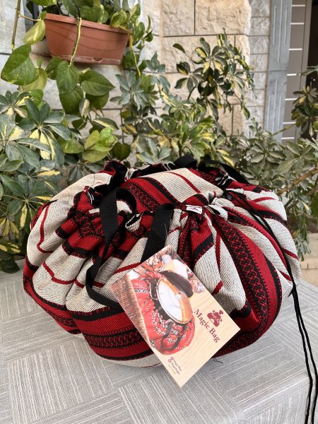 احمر ورمادي